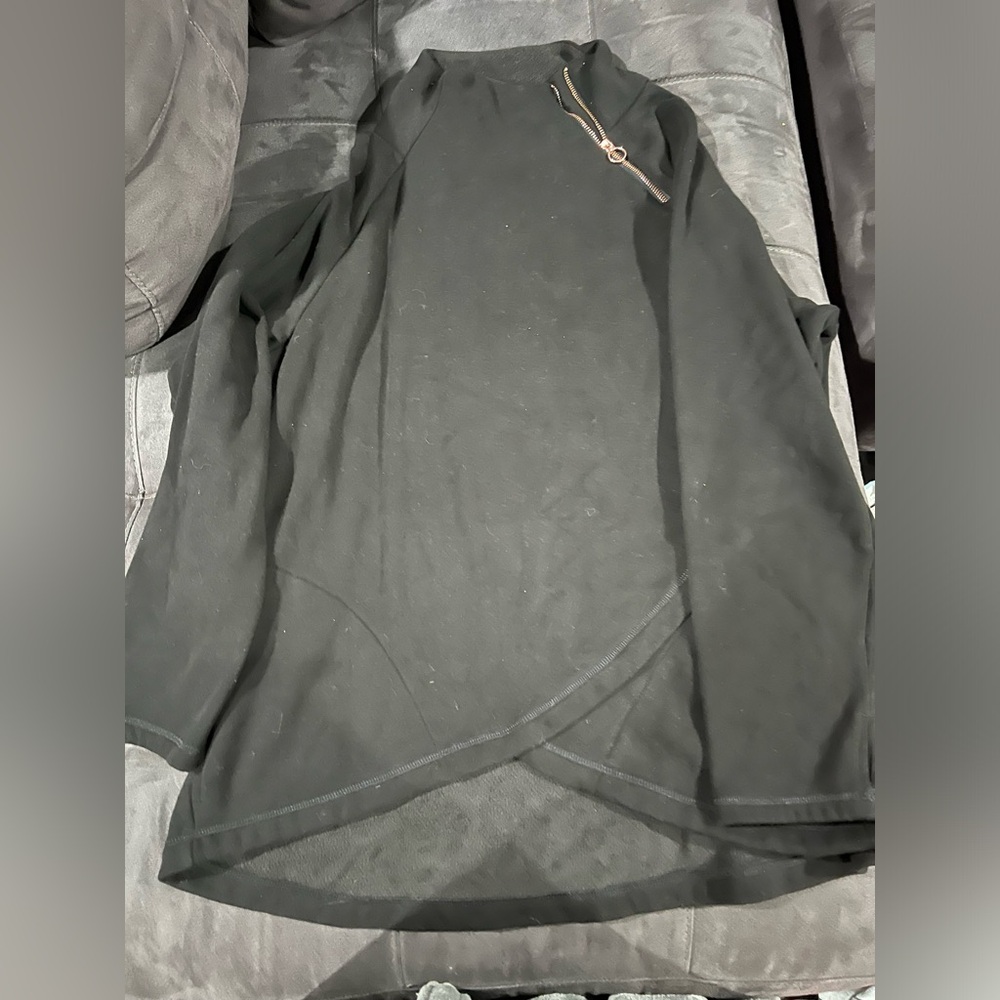 Women’s size x-large tunic sweatshirt.